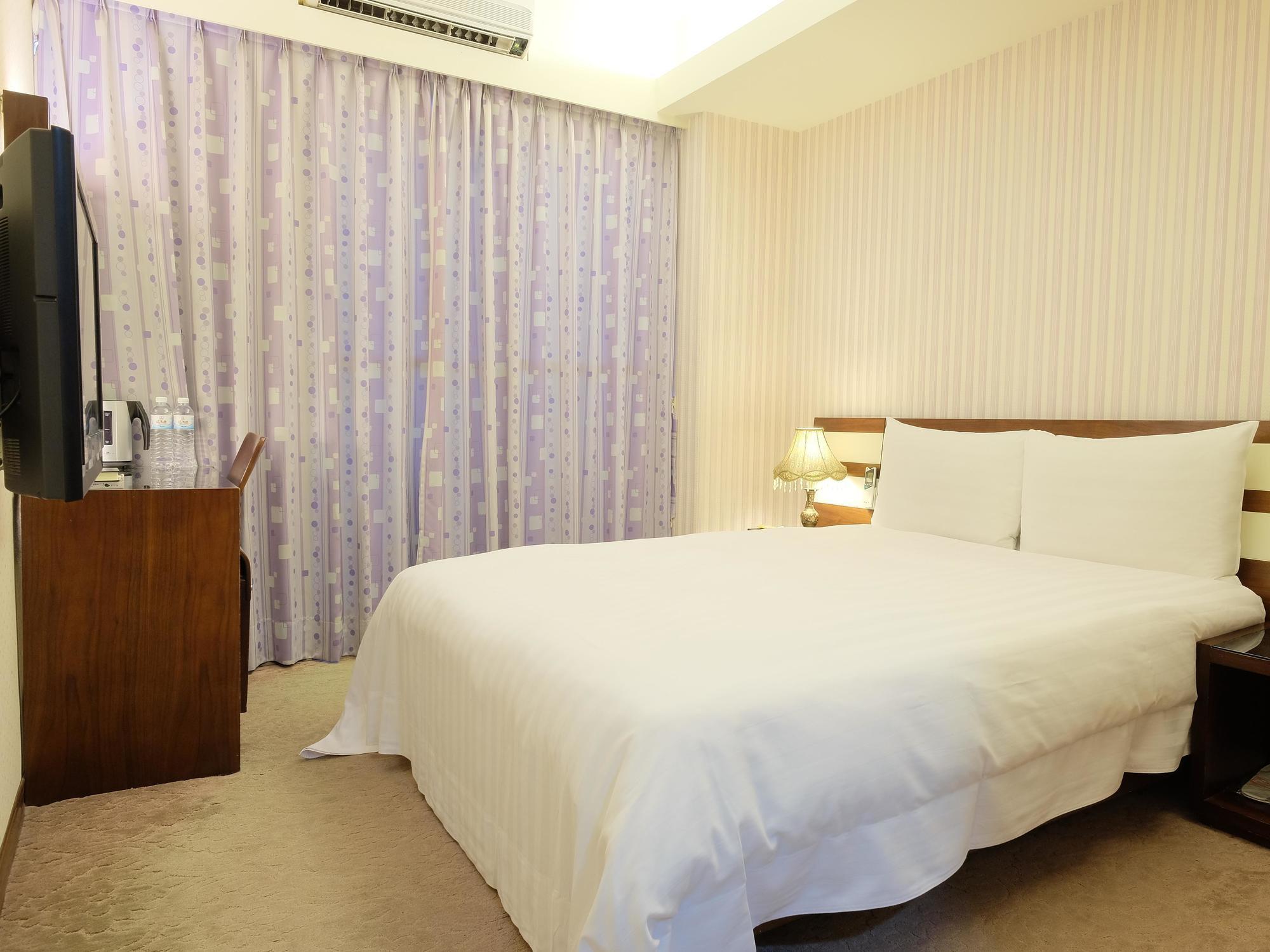 טאיצ'ונג Talmud Hotel Gongyuan מראה חיצוני תמונה