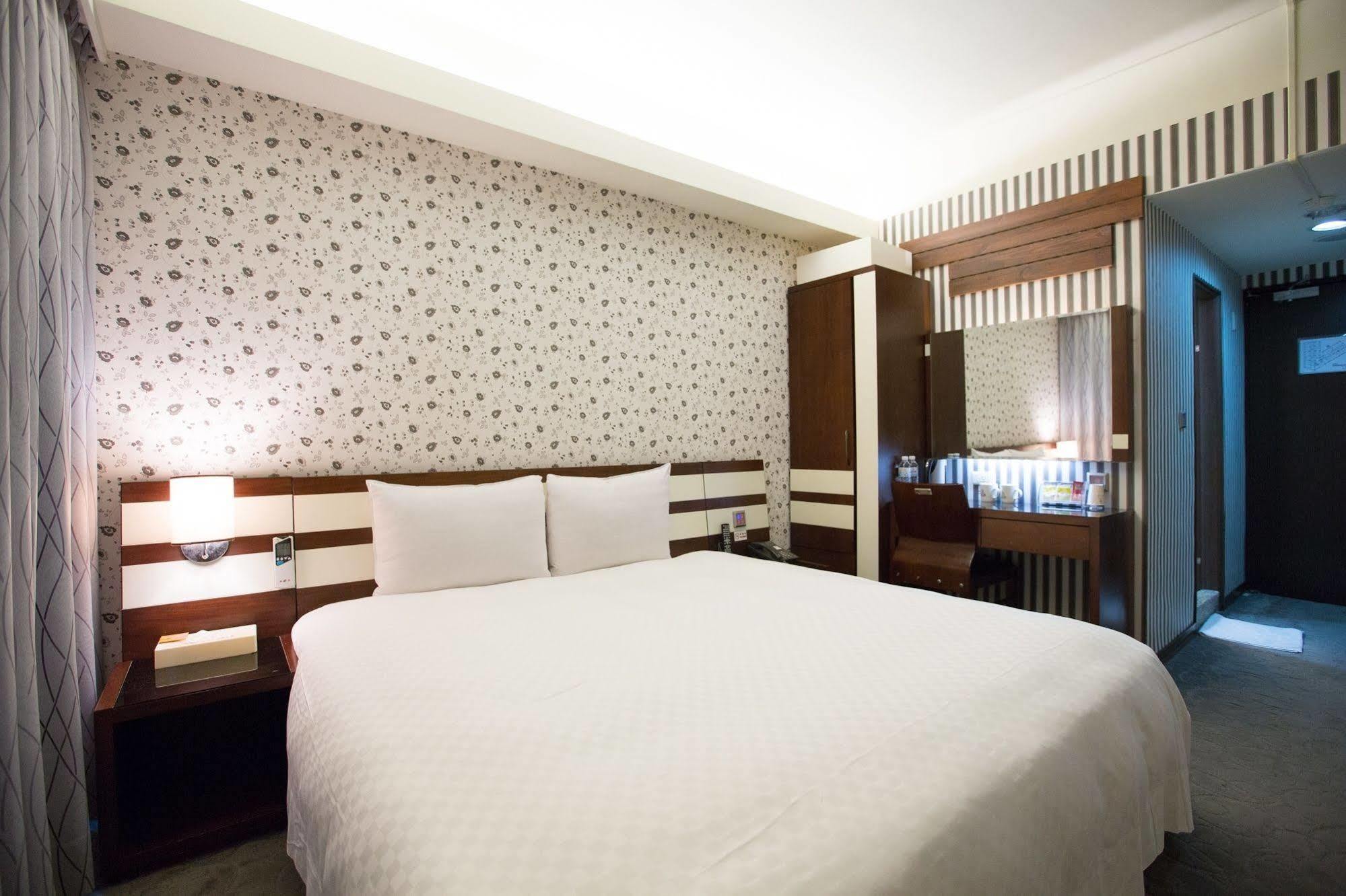 טאיצ'ונג Talmud Hotel Gongyuan מראה חיצוני תמונה