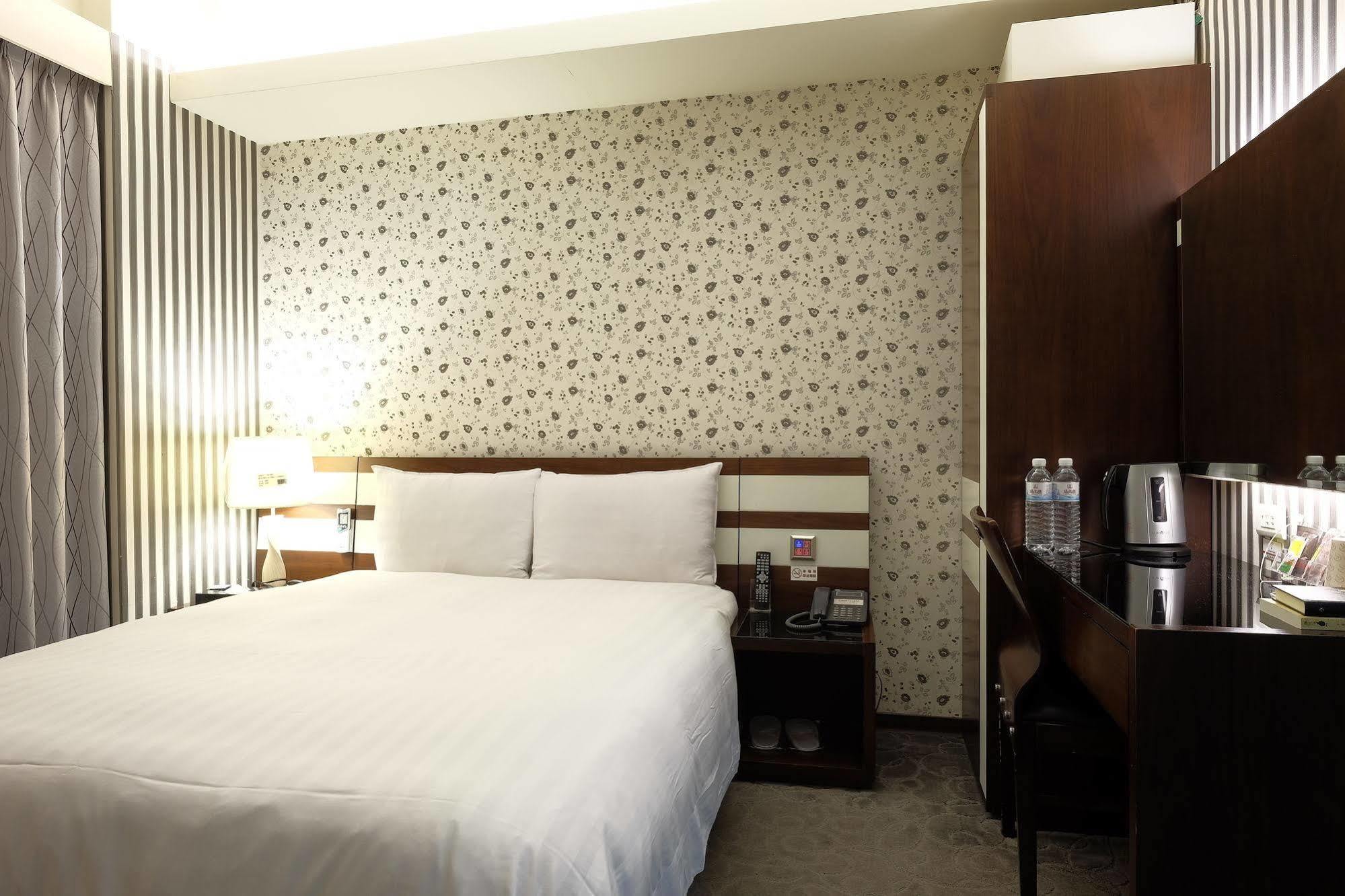 טאיצ'ונג Talmud Hotel Gongyuan מראה חיצוני תמונה